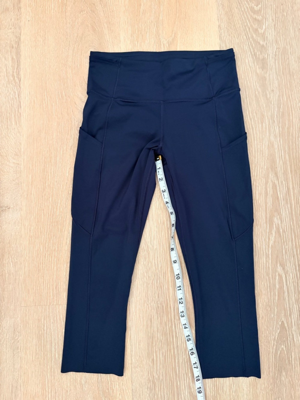 lululemon athletica Navy Mid-Rise Cropped Leggings- Size 6 (SM) - Picture 3 of 10